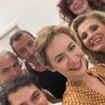 Jiřina Daňhelová Instagram - Děkuju @pantheon_production Tohle představení budu mít ještě radši než ty ostatní❤️ @monikazoubkova @michaelabadinkova_official @mhofmann.cz @kugelcil @jirivohanka , Jolanka. A @bara_soukupova_osvaldova je topová produkční🤝 Veselé velikonoce ~>premiera->done💪🏽