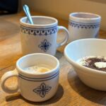 Jiřina Daňhelová Instagram – V Krkonošské Malé Úpě leží rozmilá chalupa Hradečanka kde Vám nabídnou luxusní soukromou saunu, vinny sklípek, italskou kuchyni a k snídani mimo jiné krupicovou kaši. Hned za chatou je sjezdovka, pod chatou půjčovna všeho co byste mohli potřebovat včetně lyžařské školy na odložení dětí. Od chaty vede taková ta  nejhezčí cesta na Sněžku na kterou půjdete v době kdy bude určitě hnusně ale to nevadí. Dog friendly je na Hradečance restaurace a pokoje i na Jeřabince která k tomu patří :)
@chata_hradecanka_1931 právem patří mezi @amazingplacescz 
Děkuji za hezčí vstup do nového roku. 
🤍 Chata Hradečanka & Jeřabinka