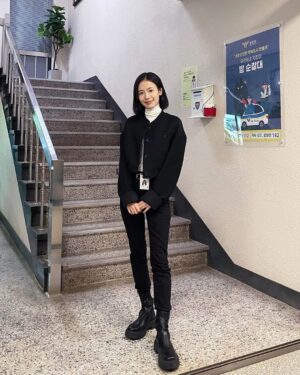 Ji Woo Instagram - 오늘도 내일도 10시에 함께해주세요🩵 #소방서옆경찰서그리고국과수