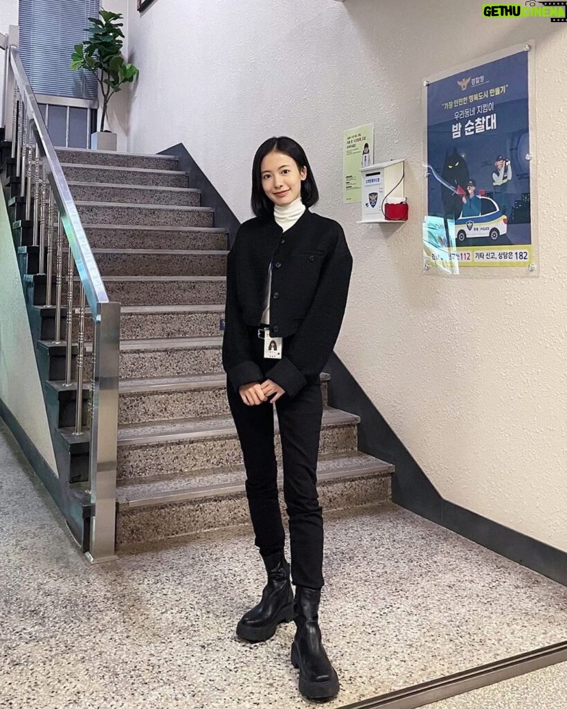 Ji Woo Instagram - 오늘도 내일도 10시에 함께해주세요🩵 #소방서옆경찰서그리고국과수