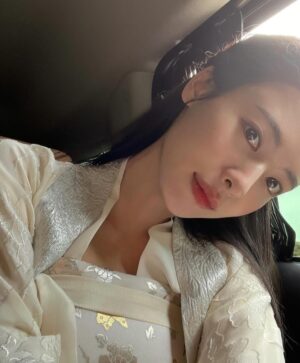 Ji Woo Instagram - 오늘밤 10시10분🖤
KBS2 환상연가
시작합니다아🖤