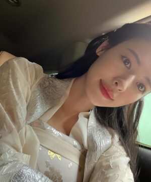 Ji Woo Instagram - 오늘밤 10시10분🖤
KBS2 환상연가
시작합니다아🖤