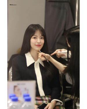 Ji Woo Instagram - 얼마 남지 않은 한 해 잘 마무리 하시고 
행복한 새해 맞이하세요❣️
환상연가 많은 관심과 사랑 부탁드려요! 

#환상연가 #1월2일첫방송 #금화💛