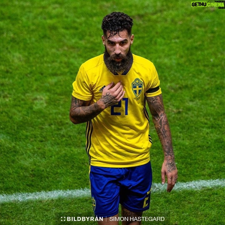 Jimmy Durmaz Instagram - Time for the nationalteam 🇸🇪🇸🇪 #jd21 #jdbeard