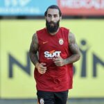 Jimmy Durmaz Instagram - Back home again ❤️💛!!! Feel so good to take my first running steps after the surgery!! Now slowly progress to get back in the right shape 🦁🙌🏻 #dmz #jdbeard #backtowork #galatasaray