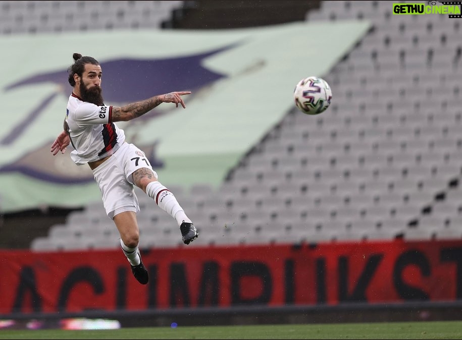 Jimmy Durmaz Instagram - ⚽️🚀 bravo takim ➕3️⃣ #jd #beard #Dmz