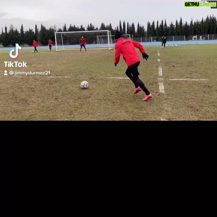 Jimmy Durmaz Instagram - ⚽️❤️shooting practice after the trainingt it was hard to Not score today 🤪🤪 @omerbayram19 bizim köşe nerde 🤔 @aksel.ak sorry it was cold to stay and wait for your turn 🤷‍♂️ #dmz #jd #jdbeard #beard #beardman