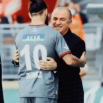 Jimmy Durmaz Instagram - Heyecan verici ve güzel bir sezonu geride bıraktık. Taraftarımızın sezon boyunca bizlere verdiği destek harikaydı. Takım arkadaşlarıma ve taraftarımıza teşekkür ederim. ♥️🖤 Önümüzdeki sezon daha iyisini başaracağız. Her zaman aynı heyecan ve tutkuyla devam edeceğim! 💪 We have left behind an exciting and beautiful season. The support of our fans throughout the season was great. Thank you to my teammates and fans.♥️🖤 We will do better next season. I will always perform with the same excitement and passion!💪 Karagümrük