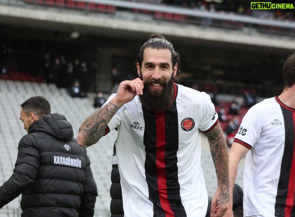 Jimmy Durmaz Instagram - ⚽️🚀 bravo takim ➕3️⃣ #jd #beard #Dmz