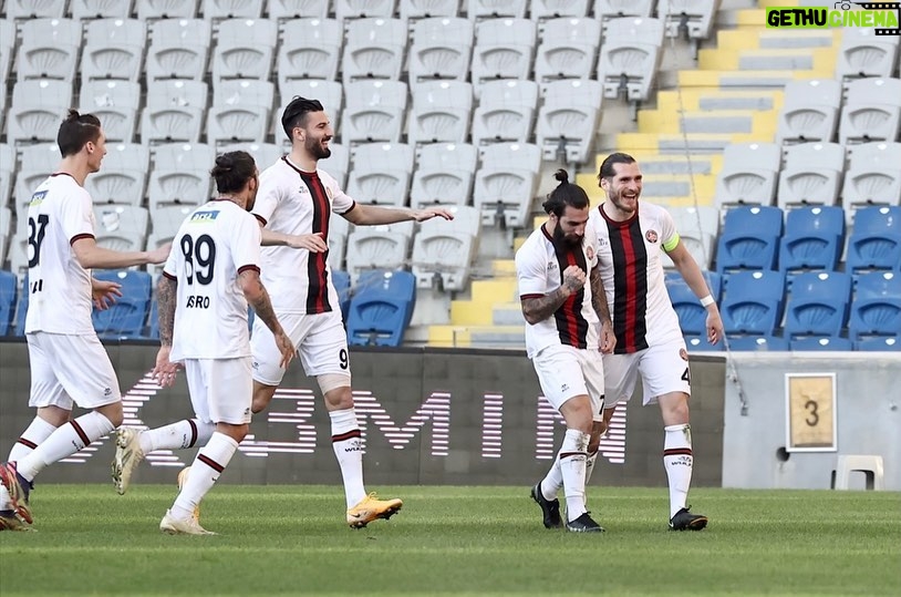 Jimmy Durmaz Instagram - Bravo takim 3 puan ama biz devam ediyoruz !! 🔴⚫️ 3 important points but we keep on going with the hard work 🔴⚫️ #jd #jdbeard #dmz #beardman #karagümrük #gümrük