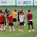 Jimmy Durmaz Instagram - Sevgili Galatasaray’lılar bugün itibariyle aranızdan ayrılıyorum…Başta ; Çocukluk hayalimin gerçekleşmesini sağlayan ve geldiğim ilk günden beri her oyuncuya olduğu gibi bana da Baba gibi yaklaşan Fatih Hocama,yardımcılarına,Bütün takım arkadaşlarıma,Florya personeline ve Büyük Galatasaray taraftarına çok ama çok teşekkür ederim… Bu sevgiyi hayatımın sonuna kadar kalbimin en güzel yerinde saklayacağım… 💛❤️ #galatasaray