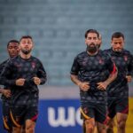 Jimmy Durmaz Instagram – Sevgili Galatasaray’lılar bugün itibariyle aranızdan ayrılıyorum…Başta ; Çocukluk hayalimin gerçekleşmesini sağlayan ve geldiğim ilk günden beri her oyuncuya olduğu gibi bana da Baba gibi yaklaşan Fatih Hocama,yardımcılarına,Bütün takım arkadaşlarıma,Florya personeline ve Büyük Galatasaray taraftarına çok ama çok teşekkür ederim…
Bu sevgiyi hayatımın sonuna kadar kalbimin en güzel yerinde saklayacağım…
💛❤️ 
#galatasaray