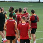 Jimmy Durmaz Instagram – Sevgili Galatasaray’lılar bugün itibariyle aranızdan ayrılıyorum…Başta ; Çocukluk hayalimin gerçekleşmesini sağlayan ve geldiğim ilk günden beri her oyuncuya olduğu gibi bana da Baba gibi yaklaşan Fatih Hocama,yardımcılarına,Bütün takım arkadaşlarıma,Florya personeline ve Büyük Galatasaray taraftarına çok ama çok teşekkür ederim…
Bu sevgiyi hayatımın sonuna kadar kalbimin en güzel yerinde saklayacağım…
💛❤️ 
#galatasaray