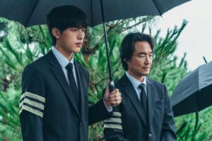 Jin Ho-eun Instagram - 그리움만으로도 사람은 죽을 수 있다. 그런데도 우리는 매일매일 그리워할 기억을 차곡차곡 쌓아가고 있다. 사랑하는 오매라 안녕.