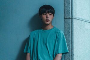 Jin Ho-eun Instagram - 그리움만으로도 사람은 죽을 수 있다. 그런데도 우리는 매일매일 그리워할 기억을 차곡차곡 쌓아가고 있다. 사랑하는 오매라 안녕.