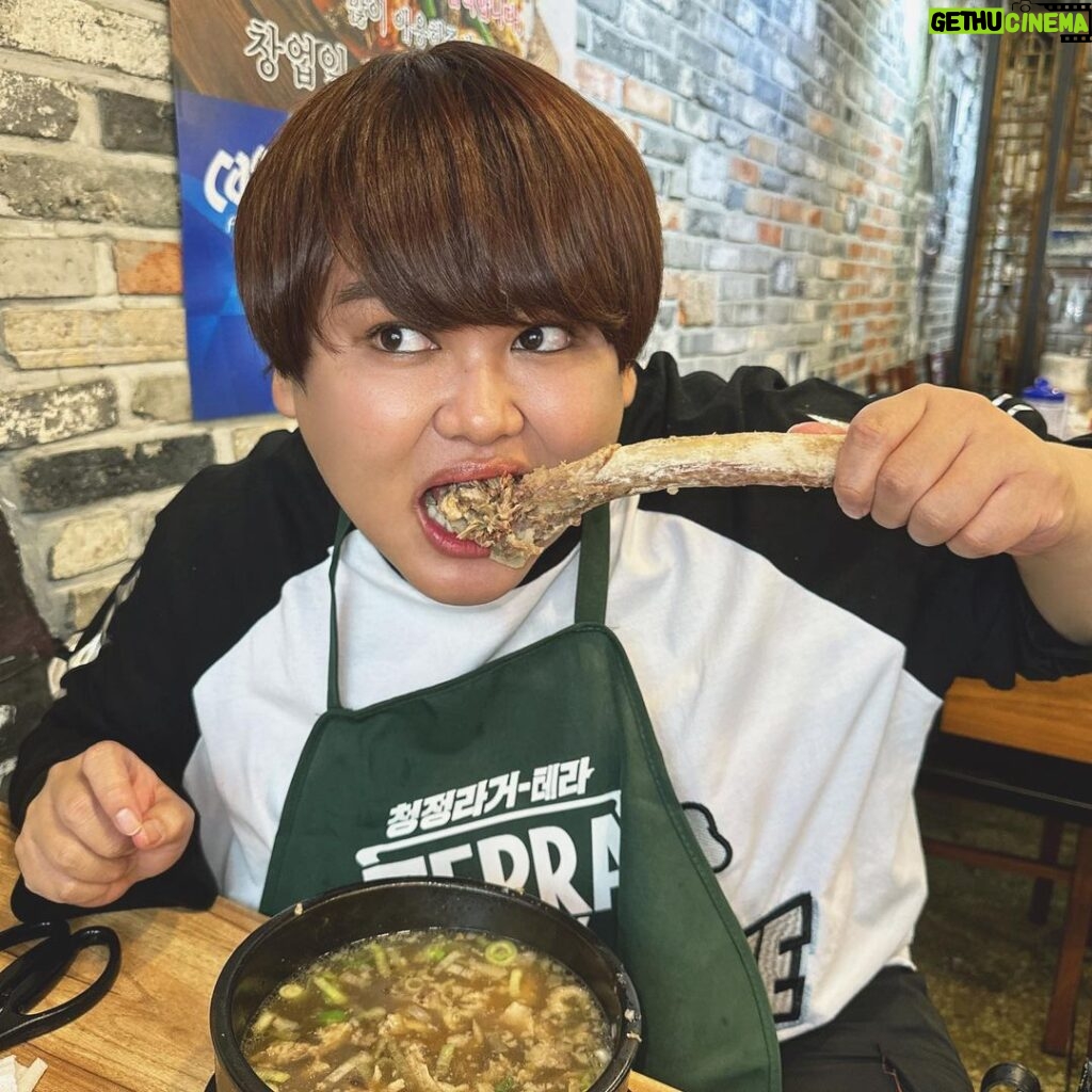JinJin Instagram - 🇰🇷カルビタン🇰🇷 くっそ美味かった‼️肉デカすぎ‼️ ついしゃぶりついっちゃった😅🎶