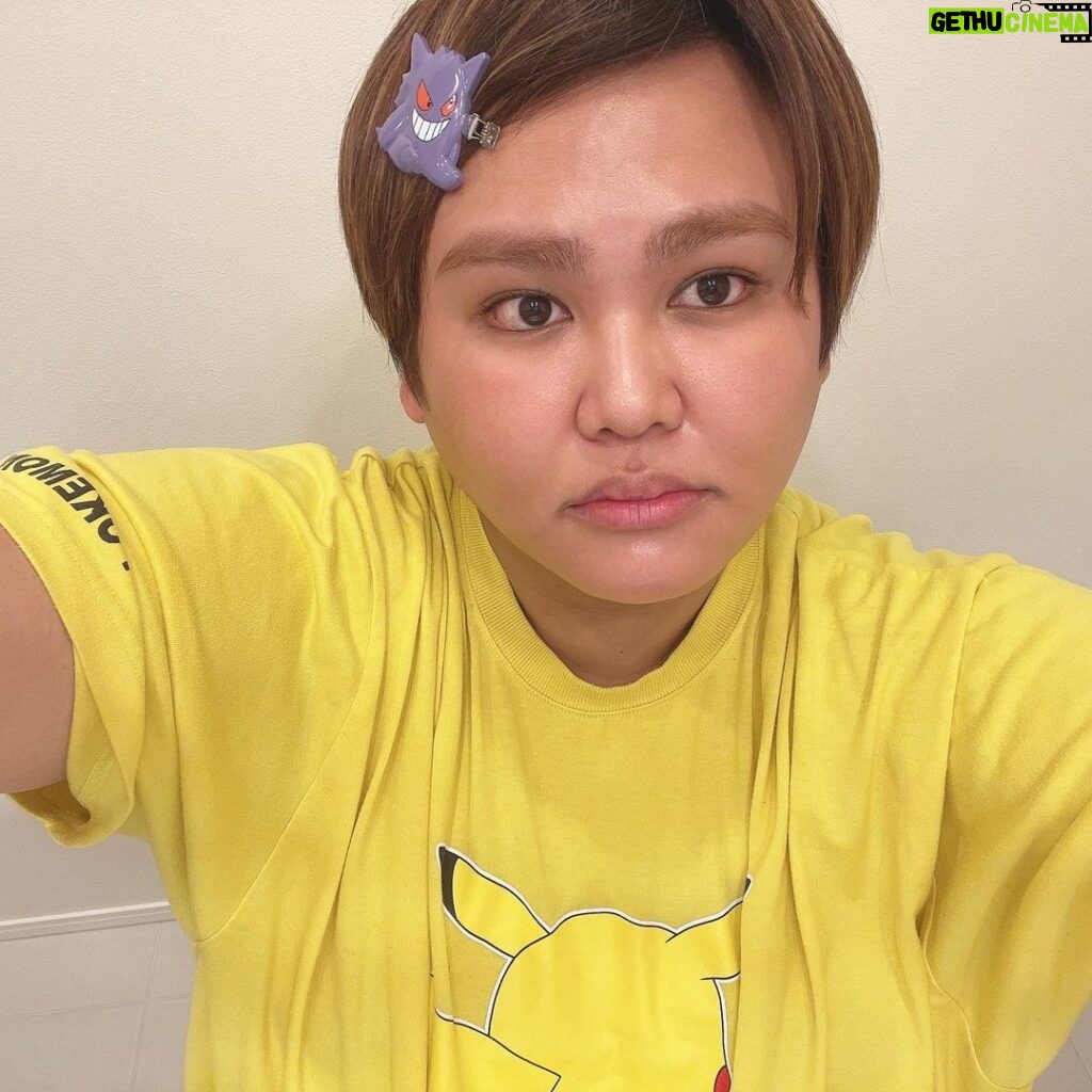 JinJin Instagram - カビゴンがゲンガーのヘアピン付けてピカチュウのシャツ着てて草(？)