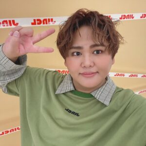 JinJin Instagram - . . 事故現場でいえーい✌️やじうま〜✌️ じゃねんだ⁉️⁉️かわいいよねJINCLのシール . . 可愛すぎて辛いJINCLの新作をたくさん作り出してるのでもうちょっと待っててネ🥰 . .