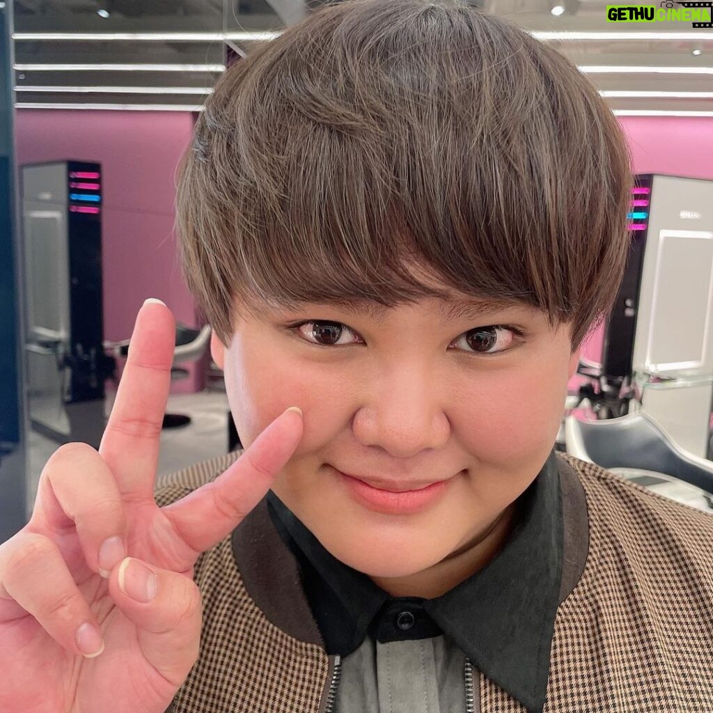 JinJin Instagram - 髪メンテ💇‍♂グレージュやよ🍂 パラパラ漫画かや⁉いい加減にしいや⁉