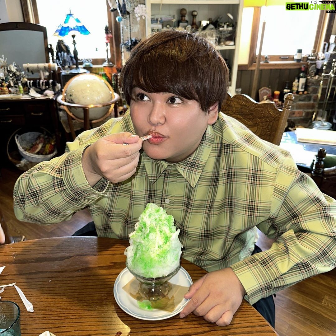JinJin Instagram - 函館旅行楽しさと引き換えに 新たにニキビと贅肉を 受け取ることができました💚🫶 はぁ^ ^; . .