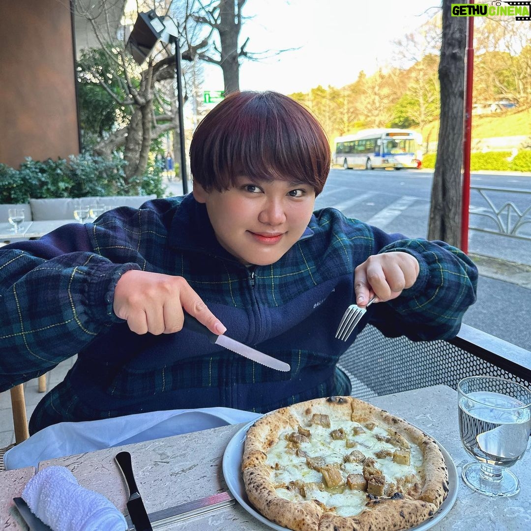JinJin Instagram - 朝活2024⛅️ 朝からピザって僕らしくて最高やん?🧸🍕🎶