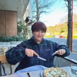 JinJin Instagram – 朝活2024⛅️
朝からピザって僕らしくて最高やん？🧸🍕🎶