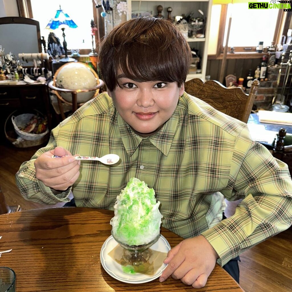 JinJin Instagram - 函館旅行楽しさと引き換えに 新たにニキビと贅肉を 受け取ることができました💚🫶 はぁ^ ^; . .