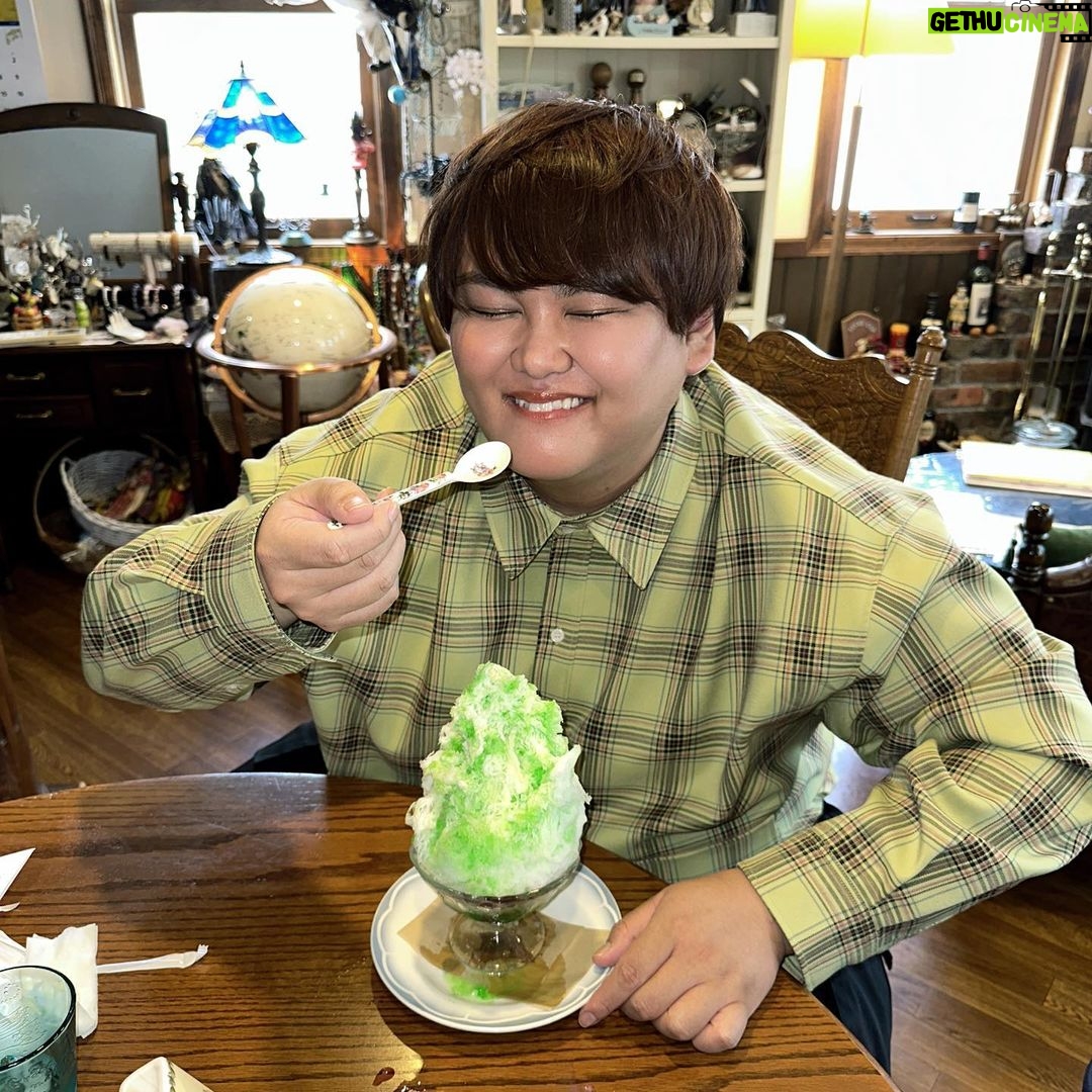 JinJin Instagram - 函館旅行楽しさと引き換えに 新たにニキビと贅肉を 受け取ることができました💚🫶 はぁ^ ^; . .