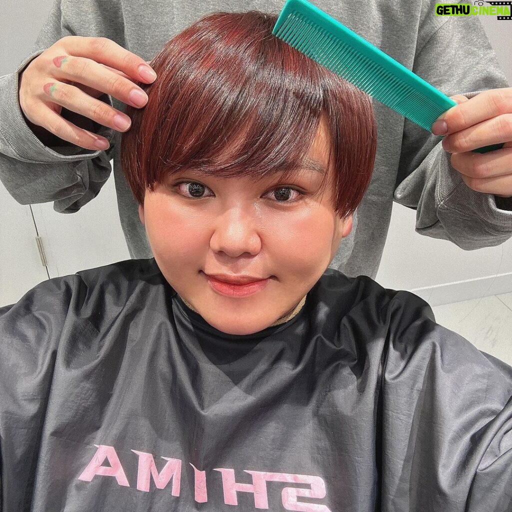 JinJin Instagram - 美容院納めやよ💇‍♂ 今年もたくさんお世話になりました🧸 来年もじんじんの髪の毛の世話よろしくやよ🙋‍♂だいき🙋‍♂