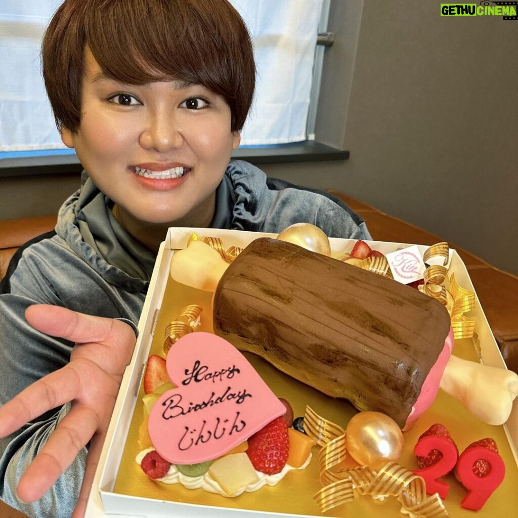 JinJin Instagram - . . 29歳になりました🎂💖 29歳はどの年よりもたくさん肉食ってやる🍖🍖(？) . . タナカガにお祝いしてもろた😶💖 まじありがとう🥺✨