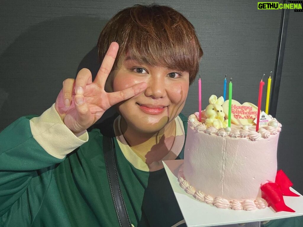 JinJin Instagram - 28回目の誕生日🧸🧡🧡🧡 28歳ということで本格的にアラサーなんで少しは色気も出してこかなと❗(？) たくさんのおめでとうをありがとうやよ😖 胸いっぱい😖🧡🧡