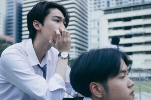 Jirawat Sutivanichsak Instagram - พรุ่งนี้เพื่อนจบผมยังไม่จบนะ😑😑