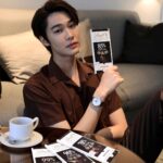Jirawat Sutivanichsak Instagram - ช่วงที่ทำงานติดกันหลายๆ วัน พอถึงวันหยุดต้องรีแลกซ์ให้เต็มอิ่ม ดิวเลือกช็อกโกแลตจาก Lindt EXCELLENCE ยิ่งทานตอนเหนื่อยๆ ยิ่งรู้สึกมีแรงขึ้นมาทันที นอกจากจะช่วยให้รีแลกซ์แล้ว ยังช่วยบูสต์เอเนอร์จี้อีกด้วย แล้วเค้ามีหลากหลายความเข้มให้เลือก ส่วนดิวชอบ 85% RICH DARK ยิ่งกินกับชาอัสสัมร้อนๆ สักแก้ว ฟินเลย 🍫☕️ ไปลองกันได้เลยนะ ที่ห้างสรรพสินค้าชั้นนำทั่วไป รับรองว่าติดใจแน่นอน🤎 #LindtChocolate #LindtExcellence #DarkChocolate #Lindt