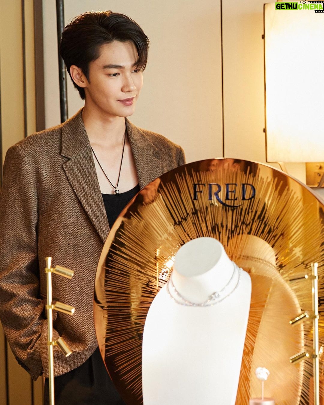 Jirawat Sutivanichsak Instagram - Feeling empowered in FRED’s jewellery, and honored to visit the Maison’s exhibition in Seoul, particularly amazed by the exquisite craftsmanship of Monsieur Fred Inner Light High Jewelry Collection✨🌟💫 It’s such an amazing experience beyond words. Dive into the heritage of @FREDjewelry, and find the happiness in the colourful jewelry as if every creation was a celebration of life. #FREDJewelry #FREDParis #FREDExhibition #FREDHeritage #FREDHighJewelry