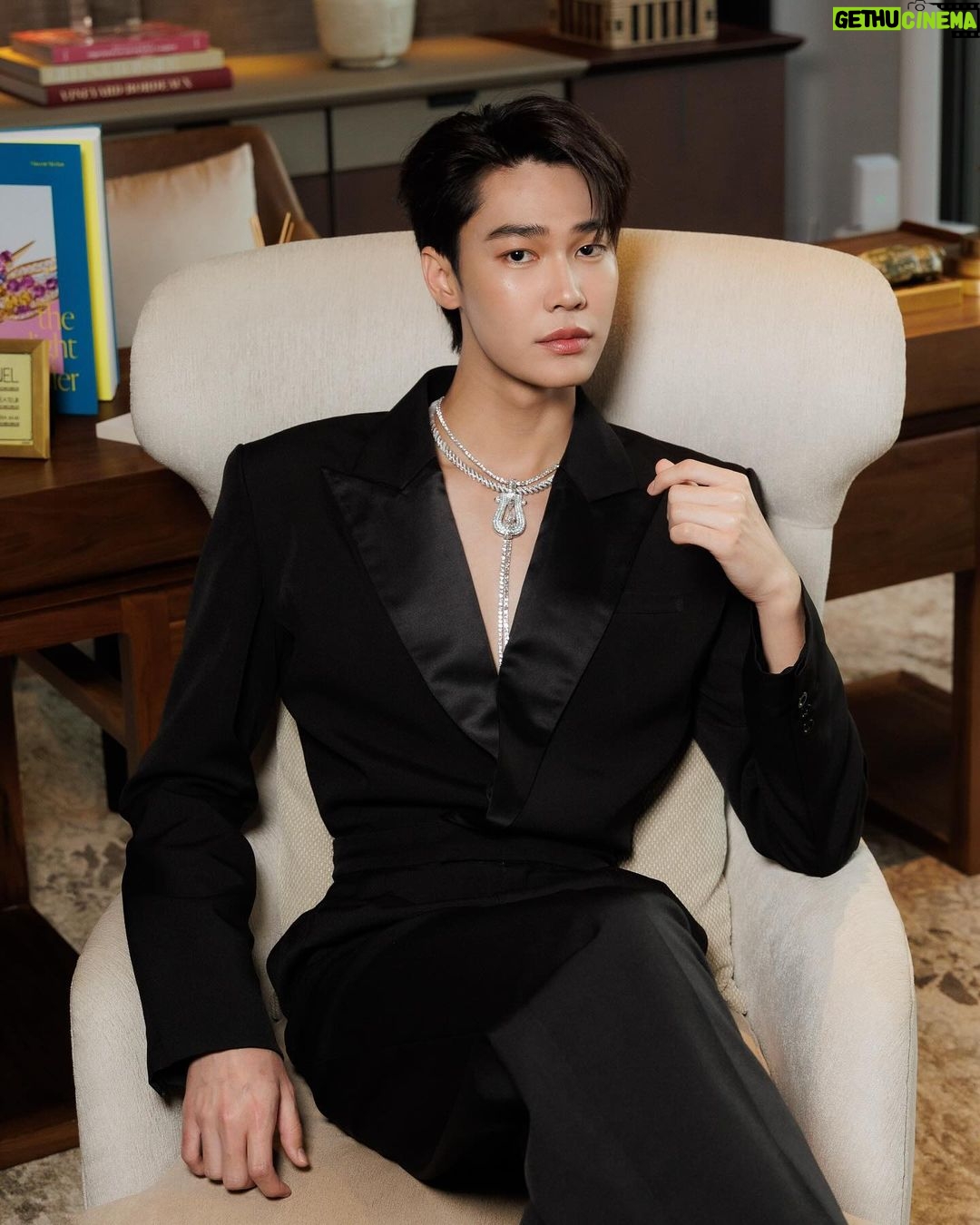 Jirawat Sutivanichsak Instagram - Witnessing Monsieur Fred Inner Light’s brilliance in Thailand was a true honor. 💎💙 Thank you, @fredjewelry! #FREDHighjewelry #FREDJewelry #MonsieurFredInnerLight