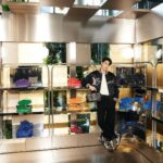 Jirawat Sutivanichsak Instagram - Me in varsity with the LVERS! พบกับป๊อปอัพ สโตร์ที่โดดเด่นด้วยลายตารางหมากรุก Damier สีทองจากคอลเลกชัน Spring/Summer 2024 ของ Louis Vuitton ได้แล้ววันนี้ที่ สยามพารากอนและเซ็นทรัล ภูเก็ต ฟลอเรสต้า @louisvuitton