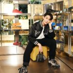 Jirawat Sutivanichsak Instagram - Me in varsity with the LVERS! พบกับป๊อปอัพ สโตร์ที่โดดเด่นด้วยลายตารางหมากรุก Damier สีทองจากคอลเลกชัน Spring/Summer 2024 ของ Louis Vuitton ได้แล้ววันนี้ที่ สยามพารากอนและเซ็นทรัล ภูเก็ต ฟลอเรสต้า @louisvuitton