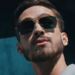 João Guilherme Ávila Instagram - @rayban me convidou para apresentar o lançamento mais icônico do ano e eu que não sou bobo, aceitei! #RayBanReverse traz os modelos clássicos da marca em um design inovador e com o twist que ninguém esperava – lentes invertidas – corre já pra garantir o seu no site da marca e nas melhores óticas do país! #RayBanPartner *publicidade