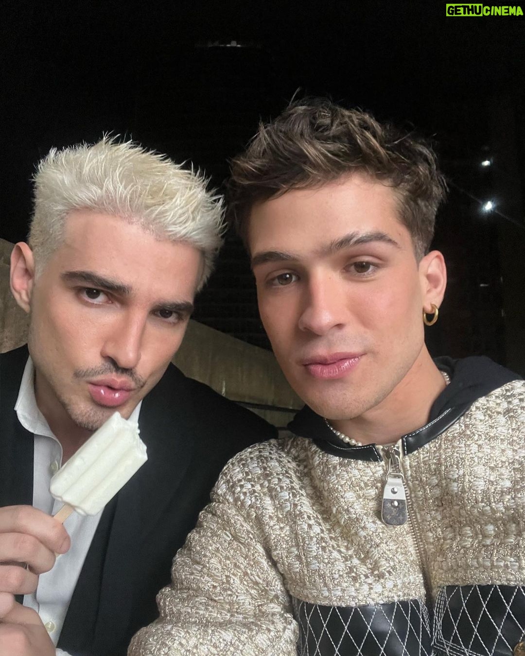 João Guilherme Ávila Instagram - gatos no set 🐱👅 @jao São Paulo, Brazil