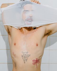 João Guilherme Ávila Instagram - O DROP NOVO DA @FILADELFIO TÁ PRONTO PARA VOCÊS CONTINUEM CURTINDO O VERÃO 🖤