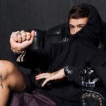 João Guilherme Ávila Instagram – O Tribe Intense veio para quem curte ousadia e é destemido. Sejam autênticos e lembrem: We are tribe 🖤
@benetton_perfumes #JointheTribe #publicidade