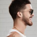 João Guilherme Ávila Instagram - Estilo, inovação e singularidade - a @rayban mandou muito neste lançamento! Os modelos da coleção #RayBanReverse ficam lindos em todos os formatos de rosto, justamente pela variedade de design e cores. Corre no site ou nas melhores óticas do Brasil e garanta o seu 😉 #RayBanPartner *publicidade