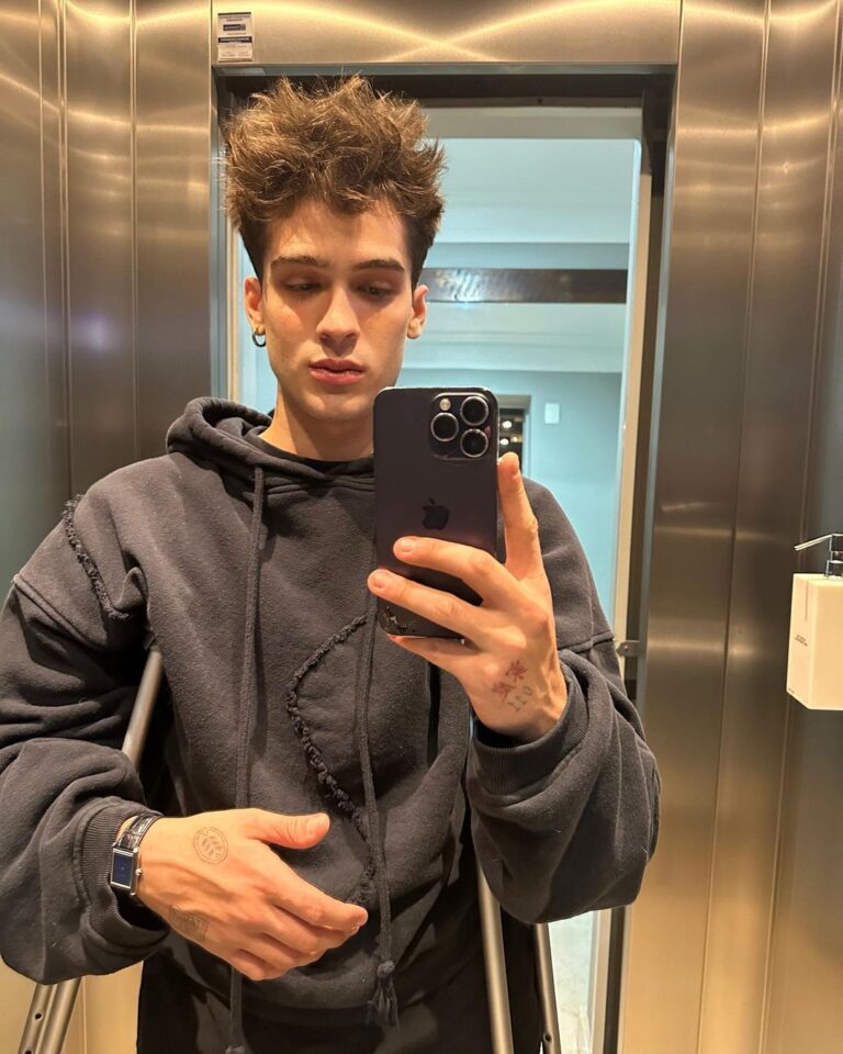 João Guilherme Ávila Instagram - eu pareço um adolescente de novo 👦🏻