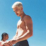 João Guilherme Ávila Instagram - Confesso que já assisti tudo de Vicky e a Musa 🤍 7 episódios disponíveis já no @globoplay ;) último episódio é meu favorito até agr 👀