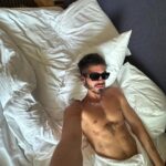 João Guilherme Ávila Instagram - disseram, “reage meu filho”. ai botei o tal do cropped e fui passear… ¯_(ツ)_/¯ Paris, France