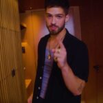 João Guilherme Ávila Instagram - Começamos nossa aventura no Paris Fashion Week e já tem spoiler de alguns looks que eu trouxe na mala 👀 E para me ajudar, Comfort Refresh capaz de perfumar e passar a roupa, veio junto para deixar tudo mais prático e fazer essa mágica em todas minhas roupas._ @comfortbrasil e #10xMaisPerfume 🌸 #Publicidade