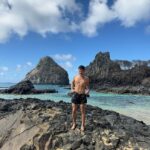 João Guilherme Ávila Instagram – só to procurando um pouquinho de paz pro coração, só isso 🩵 Morro Dois Irmãos (Fernando de Noronha)