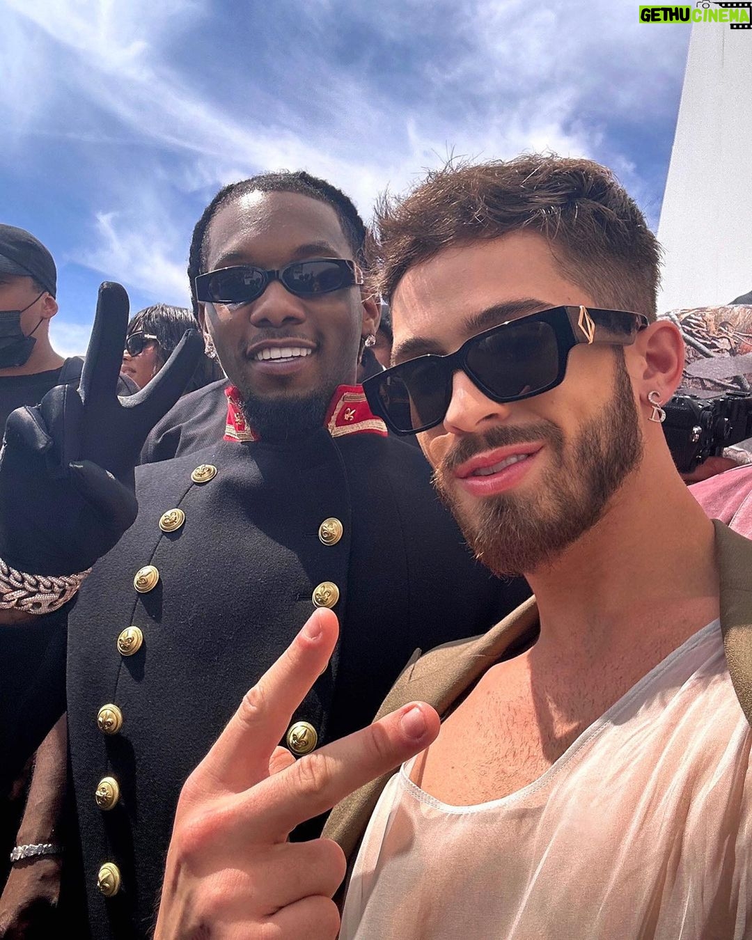 João Guilherme Ávila Instagram - ¡OFFSET! no better way to start this A M A Z I N G day 🥂 *ele tá sorrindo :)) École Militaire