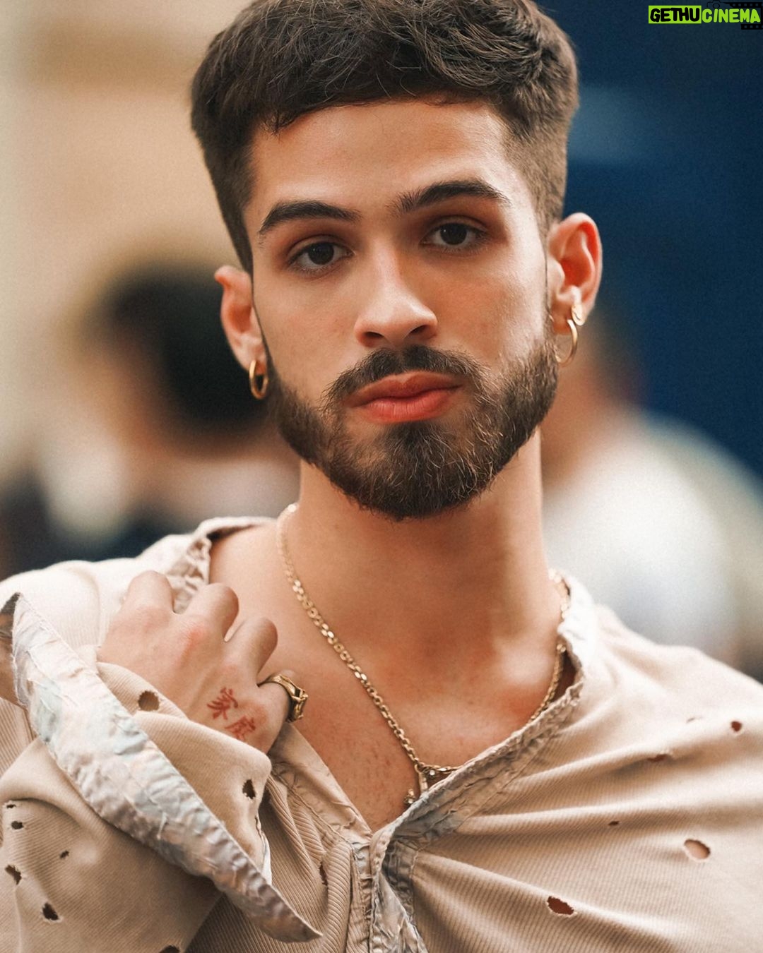 João Guilherme Ávila Instagram - Fashion é tipo comida, não da pra comer o mesmo bagulho todo dia… 🗣️ Acne Studios