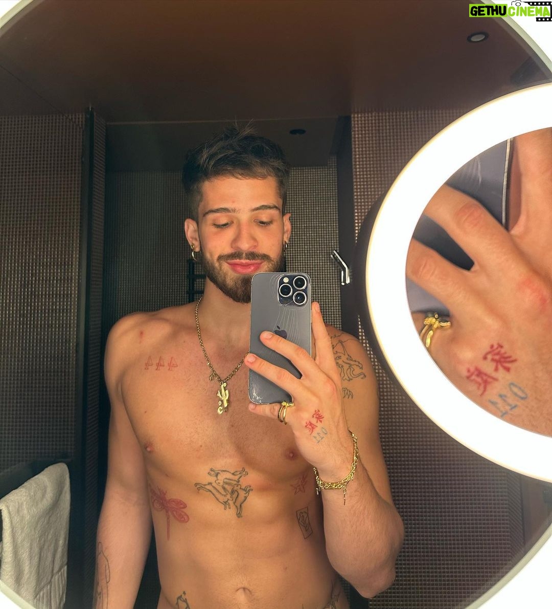 João Guilherme Ávila Instagram - Jota in Paris, Temp. 1 ❤️ Semana quente por aqui! Paris, France